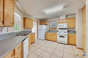 2007 Sandalwood Ln, Bryan, TX 77807 - Photo 7