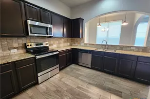 319 Creekside Curve, New Braunfels, TX 78130 - Photo 7