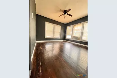 211 W College Street, Seguin, TX 78155 - Photo 11