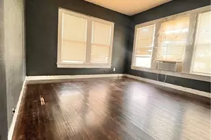 211 W College St, Seguin, TX 78155 - Photo 11
