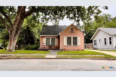 211 W College Street, Seguin, TX 78155 - Photo 1