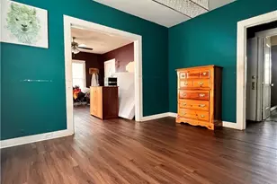 211 W College St, Seguin, TX 78155 - Photo 5