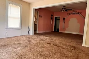 211 W College St, Seguin, TX 78155 - Photo 9