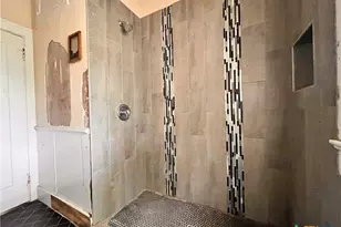 211 W College St, Seguin, TX 78155 - Photo 13