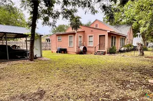 211 W College St, Seguin, TX 78155 - Photo 15