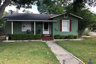 893 Pine St, New Braunfels, TX 78130 - Photo 1