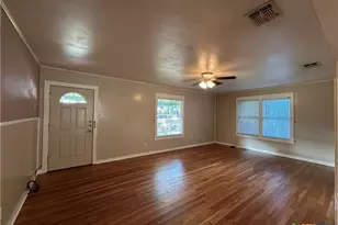 893 Pine St, New Braunfels, TX 78130 - Photo 7
