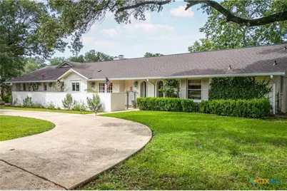 226 Oakwood Boulevard, New Braunfels, TX 78130 - Photo 1