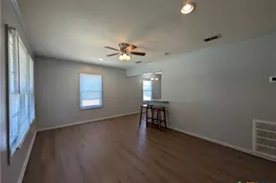 890 Josephine St, New Braunfels, TX 78130 - Photo 3