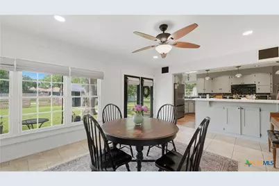 1031 E Walnut Street, Seguin, TX 78155 - Photo 13