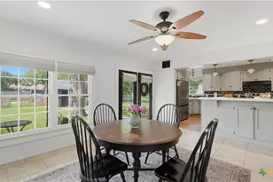 1031 E Walnut St, Seguin, TX 78155 - Photo 13