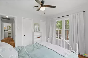1031 E Walnut St, Seguin, TX 78155 - Photo 17