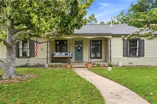 1031 E Walnut St, Seguin, TX 78155 - Photo 29