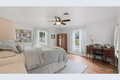 1031 E Walnut Street, Seguin, TX 78155 - Photo 23