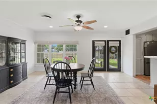 1031 E Walnut St, Seguin, TX 78155 - Photo 11