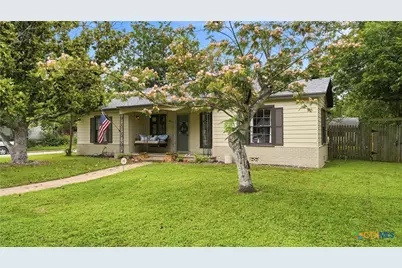 1031 E Walnut Street, Seguin, TX 78155 - Photo 1