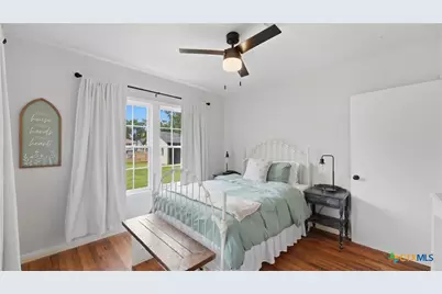 1031 E Walnut Street, Seguin, TX 78155 - Photo 19