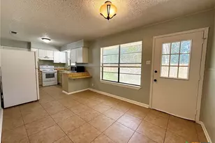 705 Woodcrest Cir, New Braunfels, TX 78130 - Photo 5