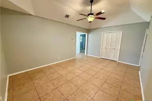 705 Woodcrest Cir, New Braunfels, TX 78130 - Photo 3
