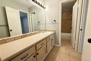 705 Woodcrest Cir, New Braunfels, TX 78130 - Photo 3