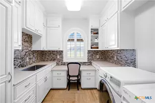 448 Champlain St, Victoria, TX 77905 - Photo 23