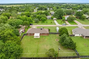 381 Norwood Dr, Woodway, TX 76712 - Photo 37