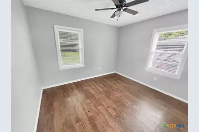 710 E 14th Street, Cameron, TX 76520 - Photo 3
