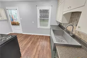 710 E 14th St, Cameron, TX 76520 - Photo 7