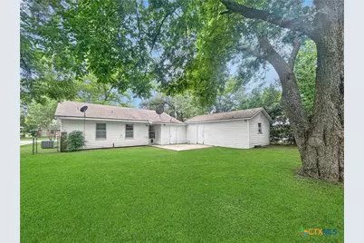 710 E 14th Street, Cameron, TX 76520 - Photo 5