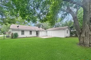 710 E 14th St, Cameron, TX 76520 - Photo 5