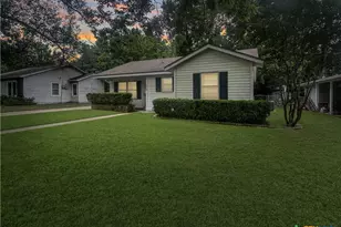 710 E 14th St, Cameron, TX 76520 - Photo 1