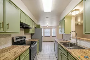504 Dove, Victoria, TX 77905 - Photo 3
