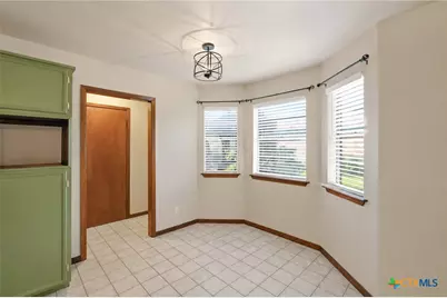 504 Dove, Victoria, TX 77905 - Photo 7