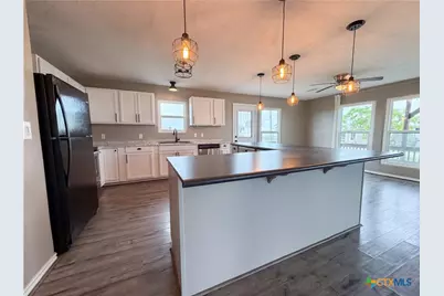552 S Marshall Johnson Avenue, Port Lavaca, TX 77978 - Photo 7