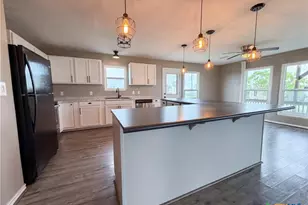 552 S Marshall Johnson Ave, Port Lavaca, TX 77978 - Photo 7