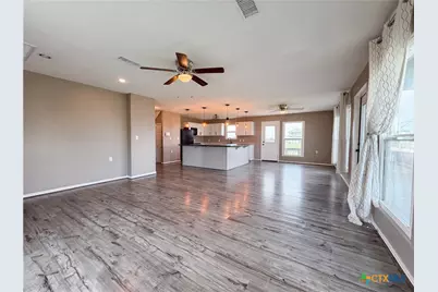 552 S Marshall Johnson Avenue, Port Lavaca, TX 77978 - Photo 3