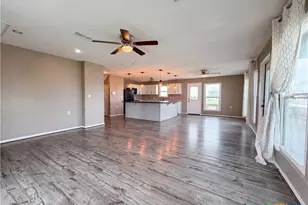 552 S Marshall Johnson Ave, Port Lavaca, TX 77978 - Photo 3