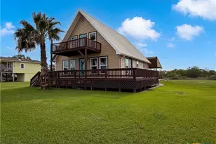 552 S Marshall Johnson Ave, Port Lavaca, TX 77978 - Photo 1