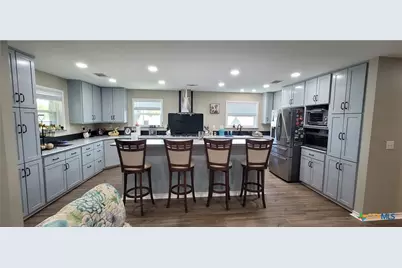 911 W Madison Avenue, Port O'Connor, TX 77982 - Photo 9