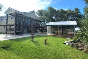 911 W Madison Ave, Port O'Connor, TX 77982 - Photo 5
