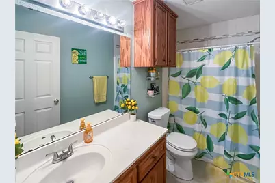 704 S Market Street, Flatonia, TX 78941 - Photo 17