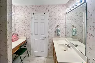 704 S Market St, Flatonia, TX 78941 - Photo 13