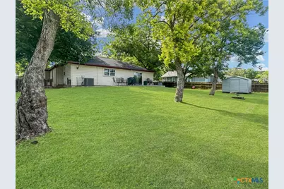 704 S Market Street, Flatonia, TX 78941 - Photo 21