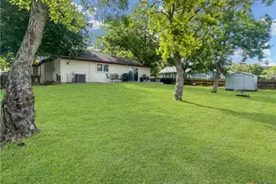704 S Market St, Flatonia, TX 78941 - Photo 21