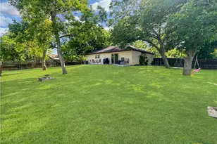 704 S Market St, Flatonia, TX 78941 - Photo 19