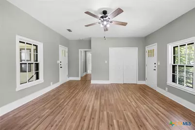617 N Beal Street, Belton, TX 76513 - Photo 33