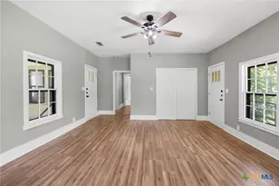 617 N Beal St, Belton, TX 76513 - Photo 33