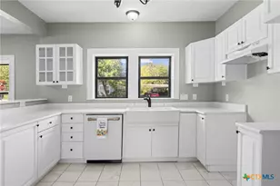 617 N Beal St, Belton, TX 76513 - Photo 1