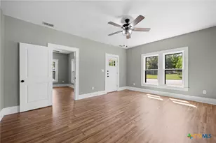 617 N Beal St, Belton, TX 76513 - Photo 7