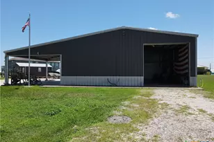 291 White Marlin Dr, Port Lavaca, TX 77979 - Photo 5